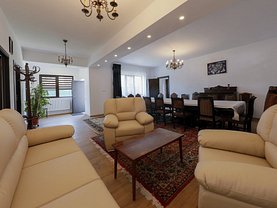 Casa de vânzare 3 camere, în Poienarii Burchii