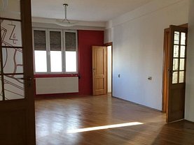 Apartament de vânzare sau de închiriat 3 camere, în Bucuresti, zona Universitate