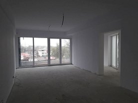 Apartament de vânzare 3 camere, în Bucureşti, zona Decebal