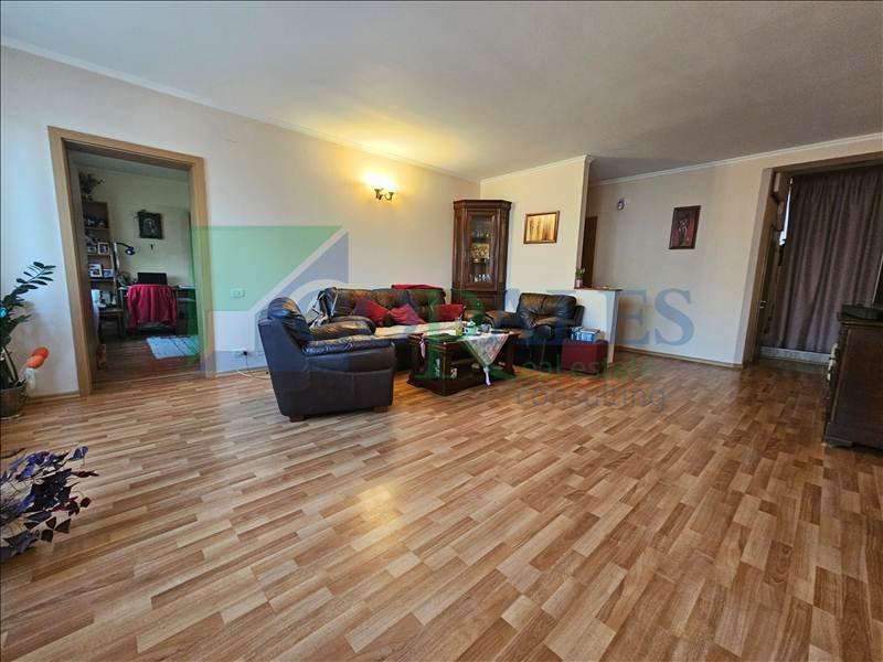 Casa individuala. Zona Aradului. Suprafete generoase.