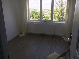 Apartament de vânzare 3 camere, în Bacau, zona Orizont