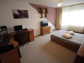 Apartament de închiriat 3 camere, în Bacau, zona Ultracentral