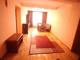 Apartament de închiriat 3 camere, în Bacau, zona Central