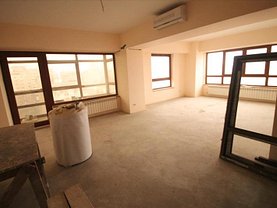 Apartament de închiriat 4 camere, în Bacau, zona Central