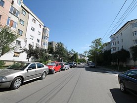 Apartament de vânzare 3 camere, în Bacău, zona Banca Naţională