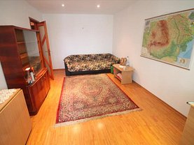 Apartament de închiriat 3 camere, în Bacău, zona Vest