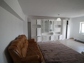 Apartament de închiriat 4 camere, în Bacău, zona 9 Mai