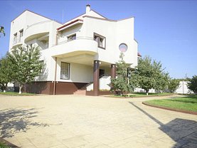 Casa de închiriat 10 camere, în Bacau, zona Unirii