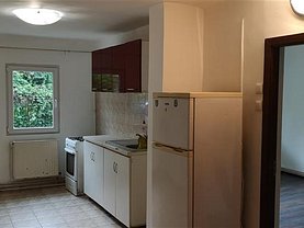 Apartament de închiriat 4 camere, în Bacau, zona Central