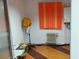 Apartament de vânzare 3 camere, în Bistriţa, zona Calea Moldovei