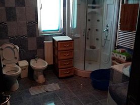 Casa de vânzare 6 camere, în Bacau, zona Central