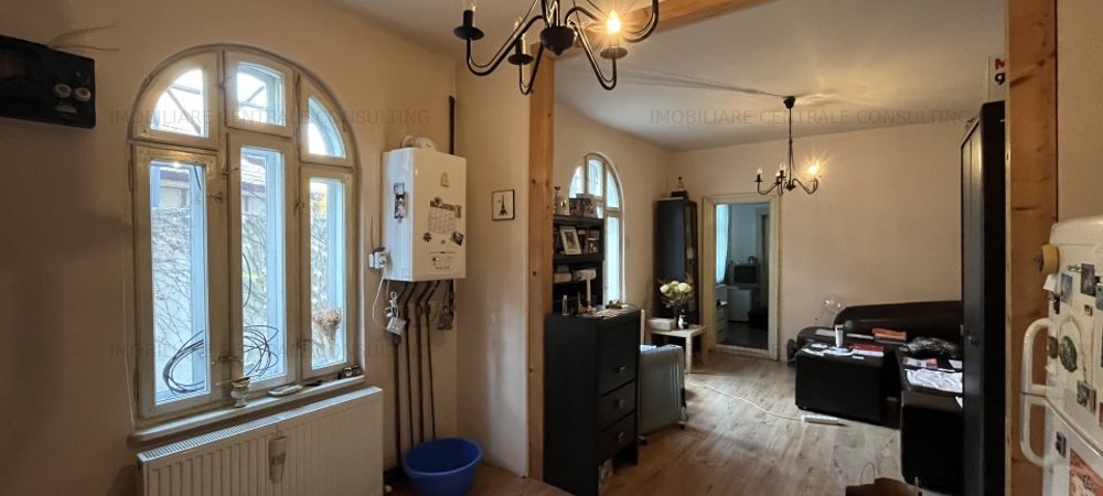 Casa de vânzare 3 camere - imaginea 0 + 1