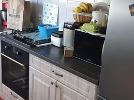 Apartament de vânzare 3 camere, în Braşov, zona Tractorul
