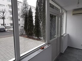Vânzare spaţiu comercial