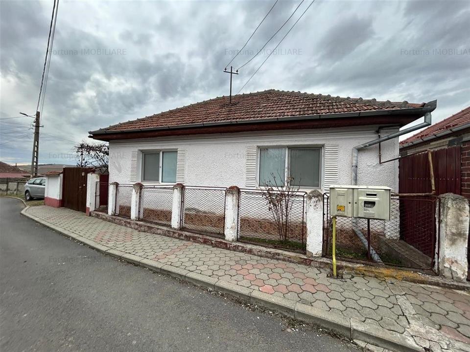 Casa cocheta cu priveliste superba spre Cetatea Rupea, COMISION 0%