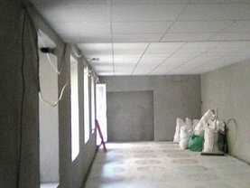 Închiriere spaţiu comercial