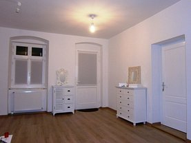 Vânzare spaţiu comercial