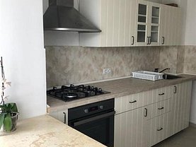 Apartament de închiriat 3 camere, în Braşov, zona Central