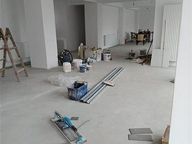 Închiriere spaţiu comercial