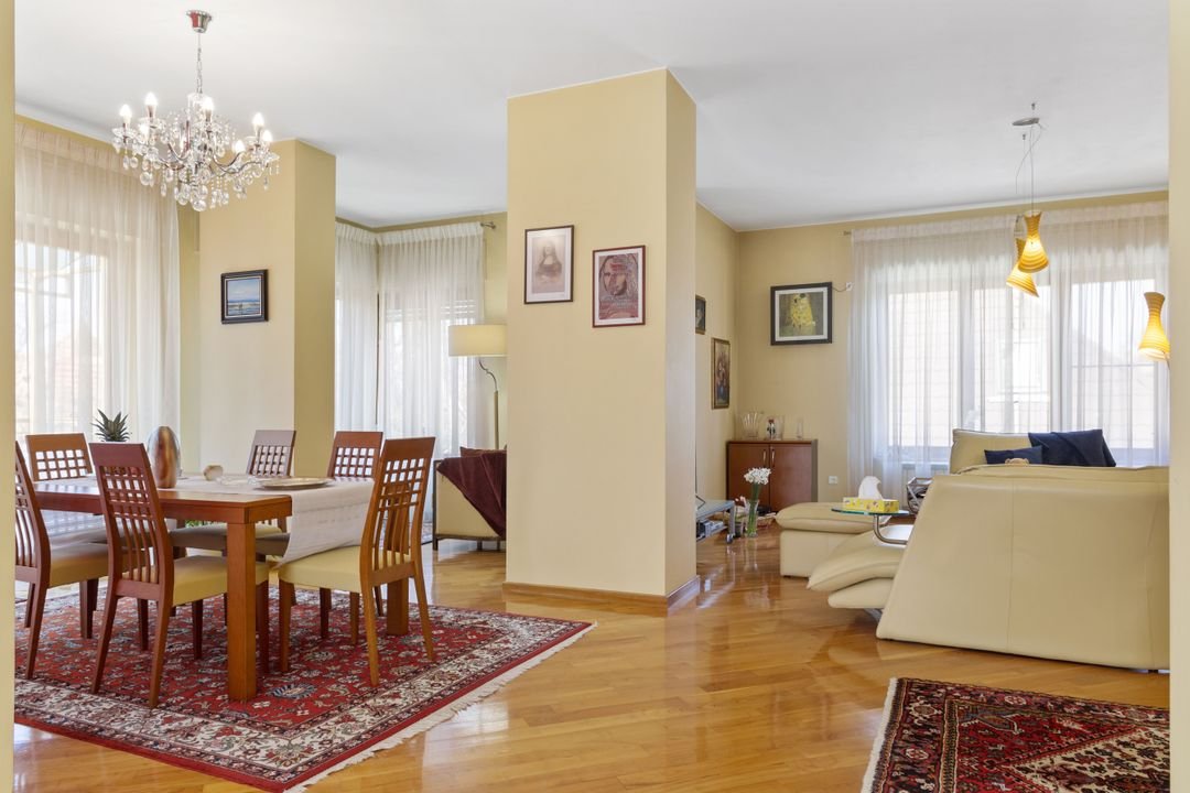 Dorobanti-Capitale,de vanzare doua apartamente plus pod