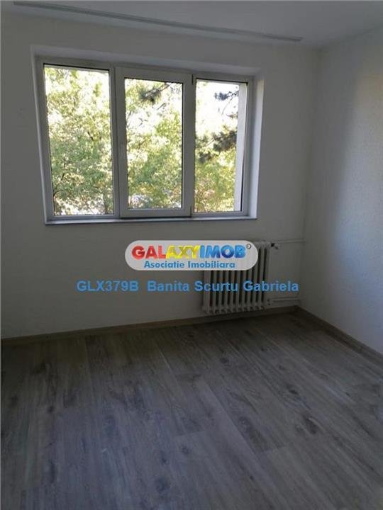 Vanzare apartament 4 camere ,etaj 2 ,zona .Bd Maresal Averescu