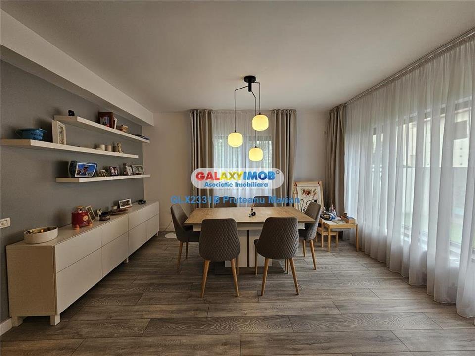 Vanzare casa de tip duplex Moderna situata aproape de Str Parfumului