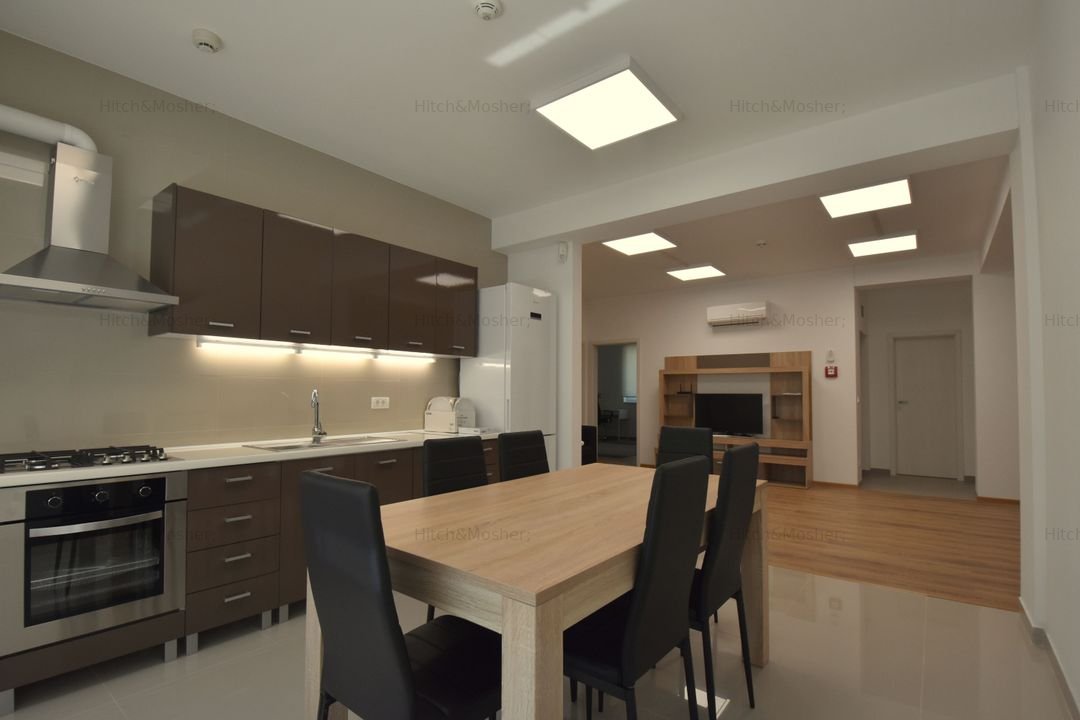 Apartament cu 5 camere in zona Central-Medicina