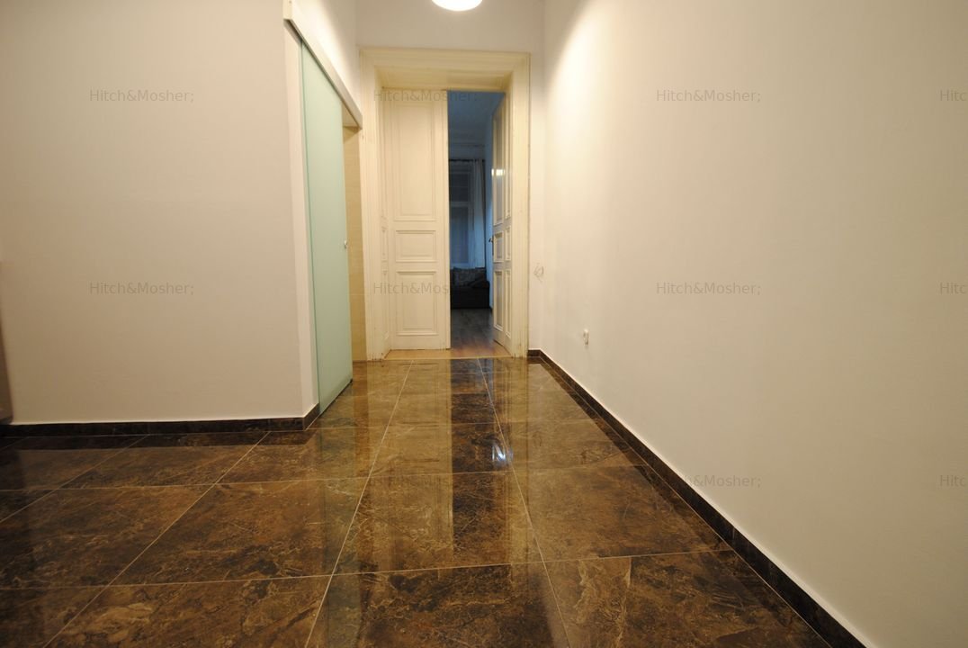 De vanzare, apartament renovat in cladire istorica, zona Centrala - imaginea 14
