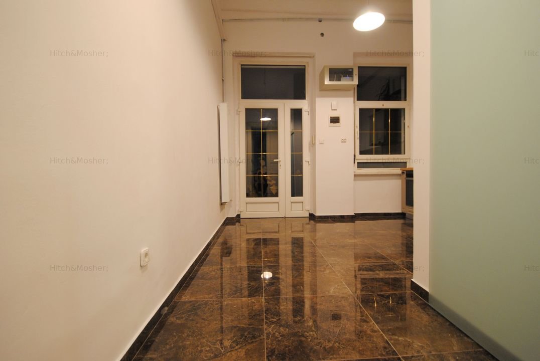 De vanzare, apartament renovat in cladire istorica, zona Centrala - imaginea 15