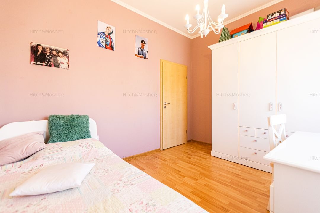 Apartament 4 camere, decomandat in zona Balcescu, garaj, curte proprie, boxa - imaginea 25