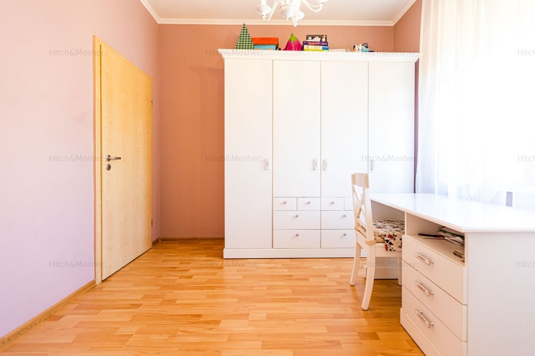 Apartament 4 camere, decomandat in zona Balcescu, garaj, curte proprie, boxa - imaginea 26