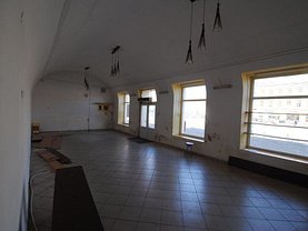 Închiriere spaţiu comercial