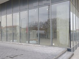 Vânzare spaţiu comercial