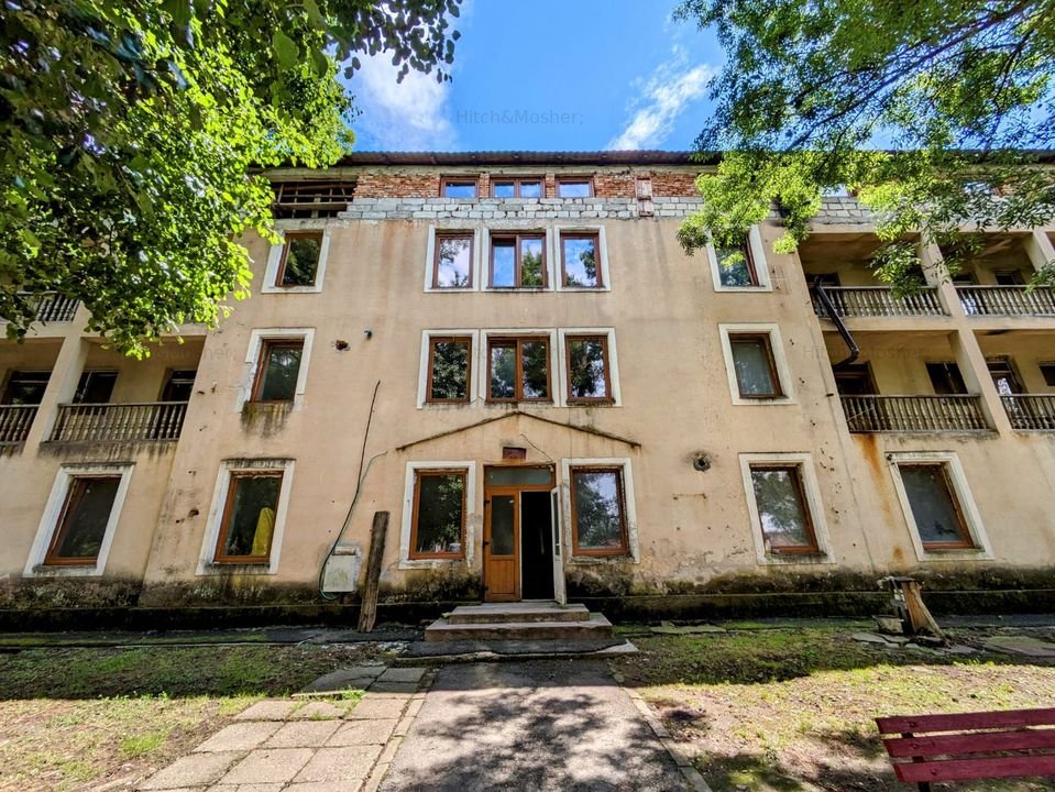 De vanzare, complex hotelier- Baile Lipova