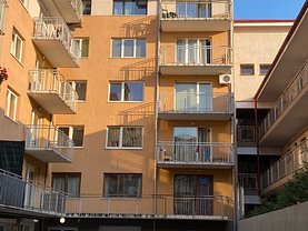 Apartament de închiriat 3 camere, în Cluj-Napoca, zona Central