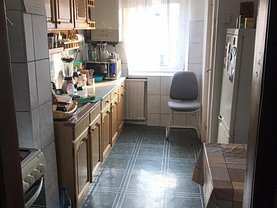 Apartament de vânzare 3 camere, în Cluj-Napoca, zona Mănăştur