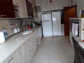 Casa de închiriat 5 camere, în Bucureşti, zona Străuleşti