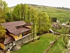 Casa de vânzare 18 camere, în Pucioasa, zona Central