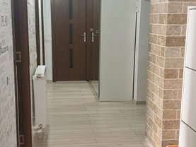 Apartament de vânzare 3 camere, în Bucureşti, zona Berceni