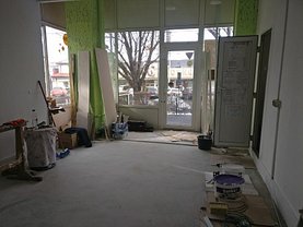 Închiriere spaţiu comercial