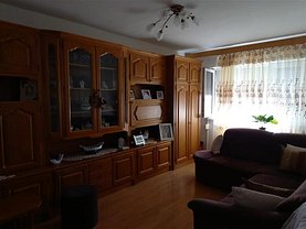 Apartament de vânzare 3 camere, în Arad, zona Aurel Vlaicu