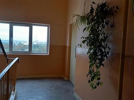 Apartament de vânzare 4 camere, în Arad, zona Aurel Vlaicu