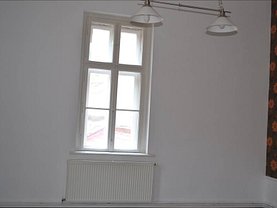 Apartament de închiriat 3 camere, în Arad, zona Ultracentral