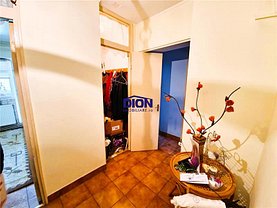 Apartament de vânzare 2 camere, în Bucureşti, zona Mărgeanului