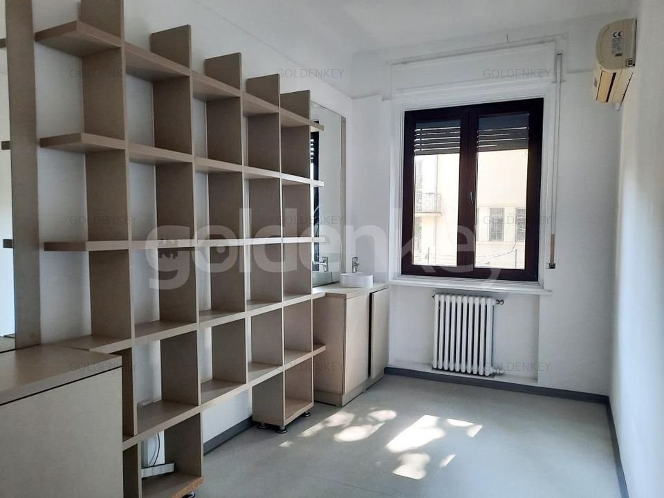 Apartament spatios cu 7 camere, ideal birouri