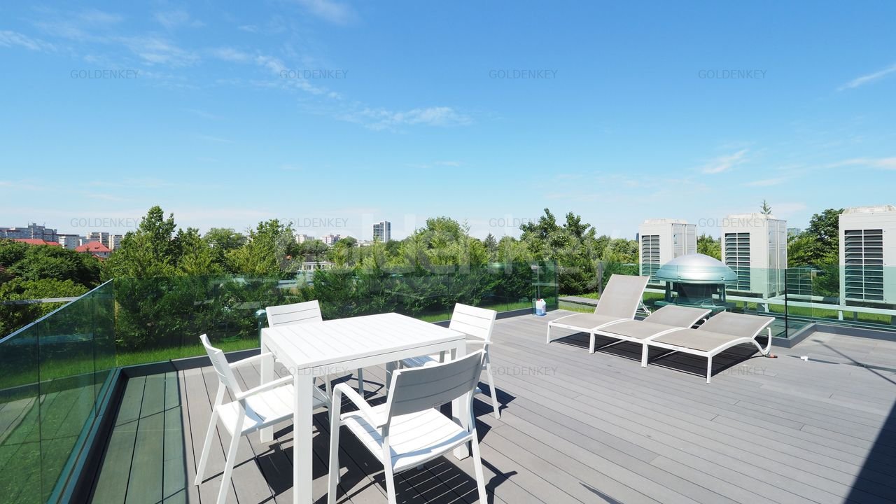 Apartament premium cu 5 camere, piscina exterioara, 2 garaje