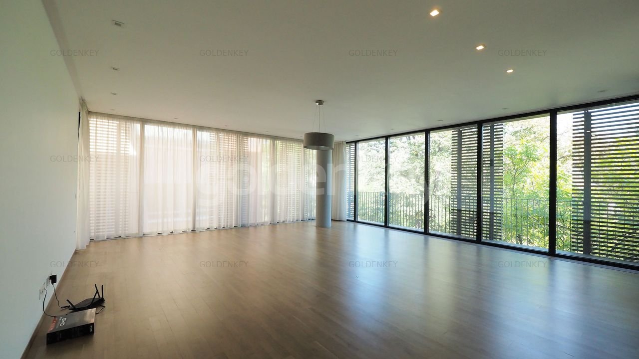 Locatie premium | Apartament cu 5 camere, 2 garaje, zona verde si linistita