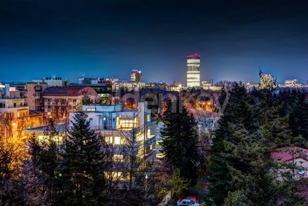 Apartament duplex impozant cu 5 camere, 4 bai | garaj si boxa