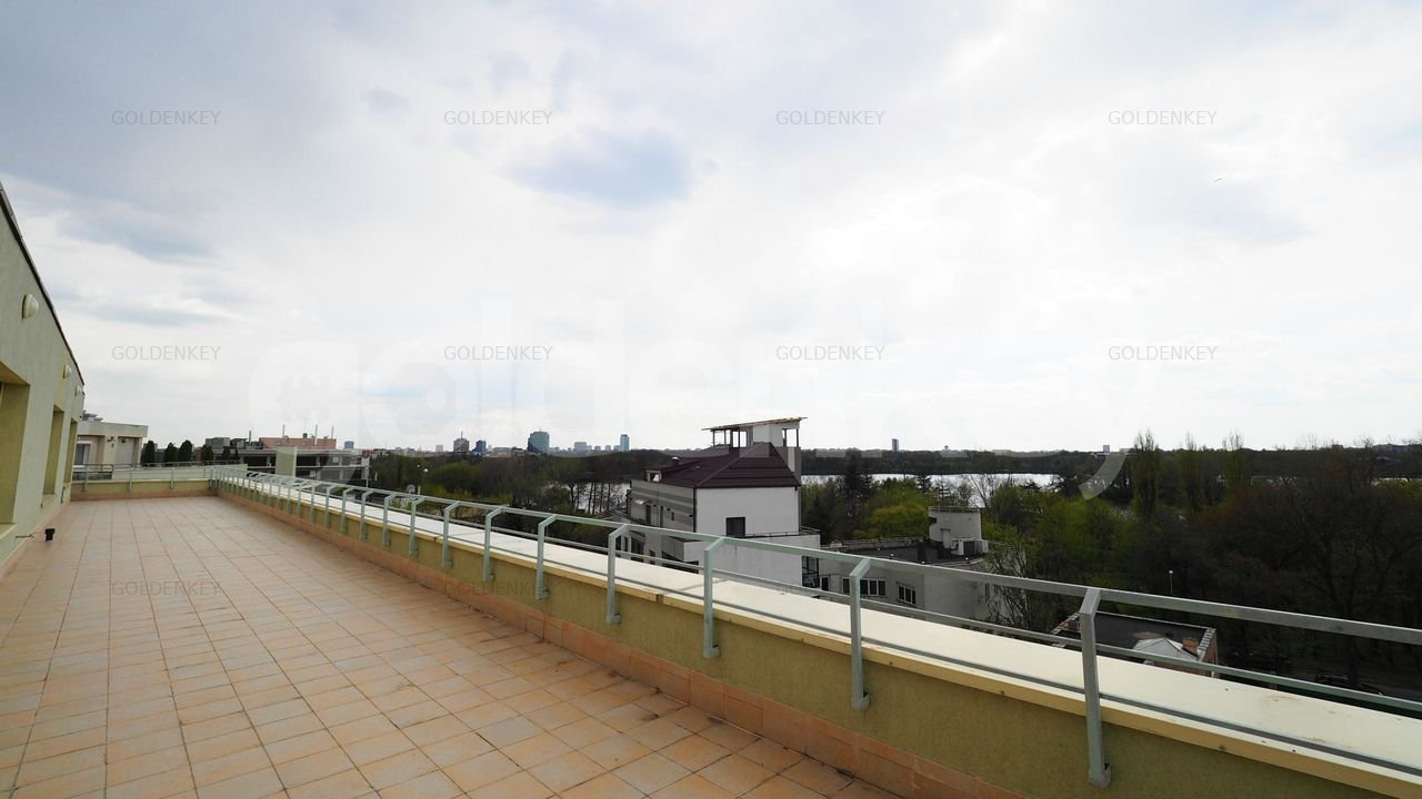 Penthouse clasic ecletic cu 7 camere | vedere asupra parcului si lacului