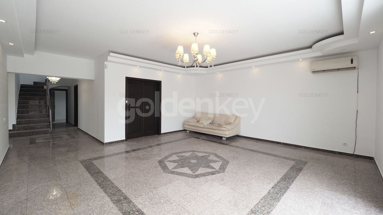 Vila spatioasa cu 6 camere si 2000mp teren